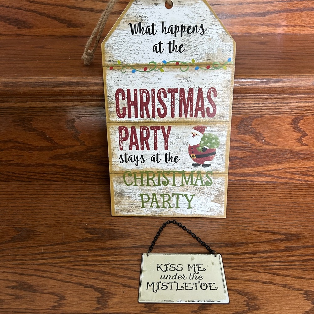 FREE GIFT!! Christmas hanging sign decorations NWOT